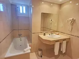 bano 5 hotel villa juanitagrove, o galicia rias bajas