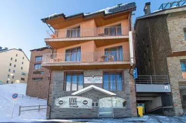 fachada-invierno-1-apartamentos-manzano-3000pas-de-la-casa-estacion-grandvalira.jpg