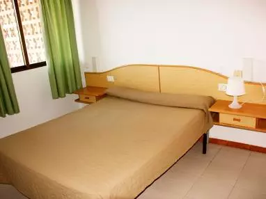dormitorio-1-apartamentos-oropesa-primera-linea-de-playa-3000oropesa-del-mar-costa-azahar.jpg
