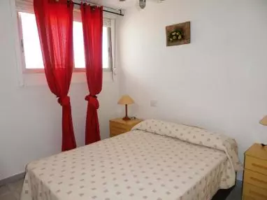 dormitorio_1-apartamentos-penismar-i-y-ii-3000peniscola-costa-azahar.jpg