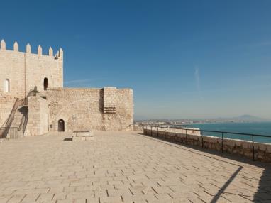 plaza-castillo-peniscola.jpg