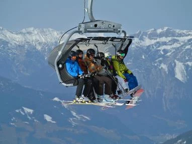 ski-lift-1201084_1920.webp